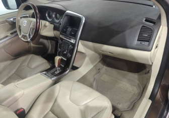 Подержанный автомобиль Volvo XC60 2012 года (11 фото)