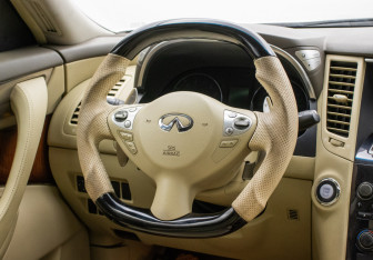 Подержанный автомобиль Infiniti FX 2010 года (16 фото)