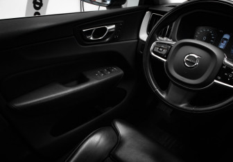 Подержанный автомобиль Volvo XC60 2019 года (16 фото)