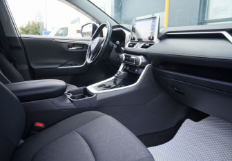 Подержанный автомобиль Toyota RAV4 2020 года (11 фото)