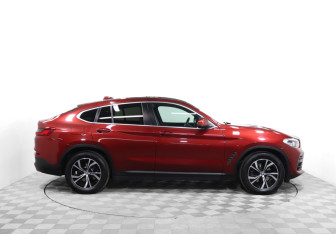 Подержанный автомобиль BMW X4 2019 года (4 фото)