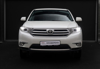 Подержанный автомобиль Toyota Highlander 2011 года (2 фото)