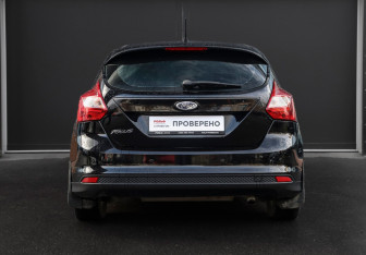 Подержанный автомобиль Ford Focus Hatchback 2012 года (6 фото)