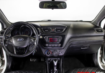 Подержанный автомобиль Kia Rio Sedan 2013 года (12 фото)