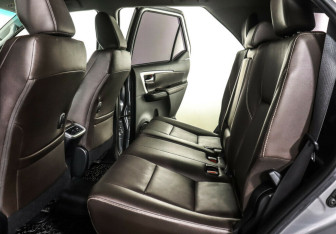 Подержанный автомобиль Toyota Fortuner 2018 года (17 фото)