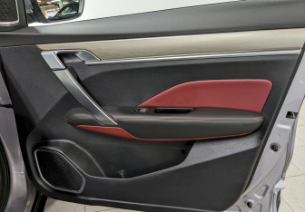 Подержанный автомобиль Geely Coolray 2023 года (20 фото)
