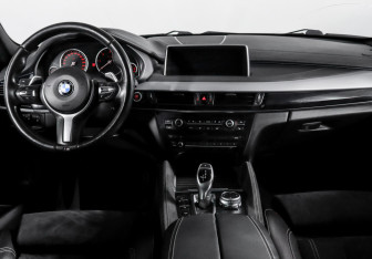 Подержанный автомобиль BMW X6 2016 года (12 фото)