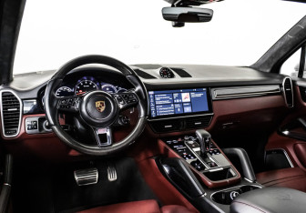 Подержанный автомобиль Porsche Cayenne 2018 года (15 фото)