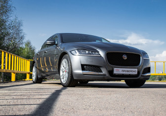 Подержанный автомобиль Jaguar XF Sedan 2017 года (3 фото)