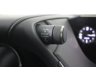 Подержанный автомобиль Lexus ES 2019 года (31 фото)