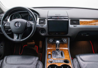 Подержанный автомобиль Volkswagen Touareg 2013 года (13 фото)