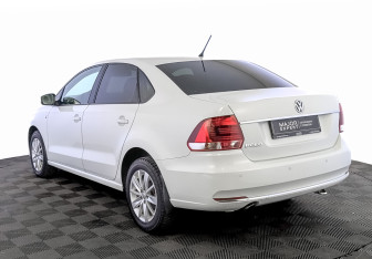 Подержанный автомобиль Volkswagen Polo Sedan 2016 года (7 фото)