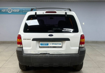 Подержанный автомобиль Ford Escape 2005 года (6 фото)