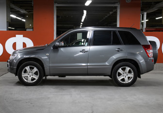 Подержанный автомобиль Suzuki Grand Vitara 2005 года (8 фото)