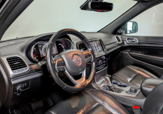 Подержанный автомобиль Jeep Grand Cherokee 2021 года (16 фото)
