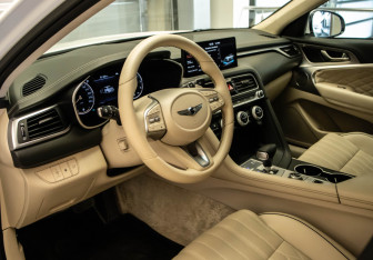 Подержанный автомобиль Genesis G70 2021 года (7 фото)