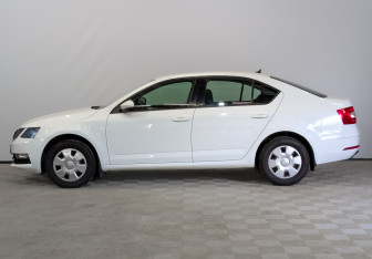 Подержанный автомобиль Skoda Octavia Liftback 2018 года (8 фото)