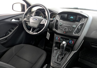 Подержанный автомобиль Ford Focus Hatchback 2018 года (26 фото)