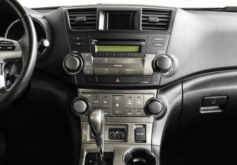 Подержанный автомобиль Toyota Highlander 2012 года (13 фото)
