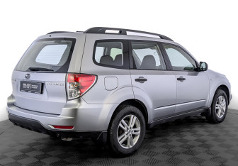 Подержанный автомобиль Subaru Forester Suv 2012 года (5 фото)