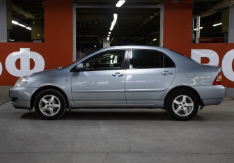Подержанный автомобиль Toyota Corolla Sedan 2006 года (8 фото)