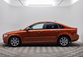 Подержанный автомобиль Volvo S40 2010 года (2 фото)