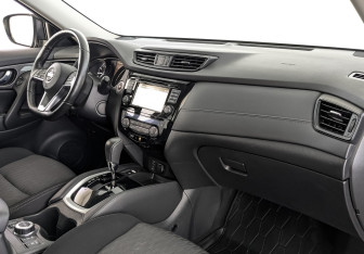 Подержанный автомобиль Nissan X-Trail 2018 года (13 фото)