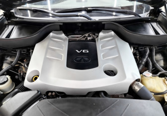 Подержанный автомобиль Infiniti QX70 2013 года (9 фото)