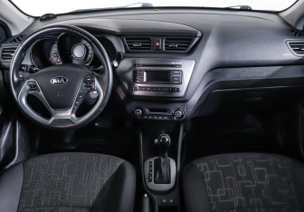 Подержанный автомобиль Kia Rio Hatchback 2017 года (10 фото)