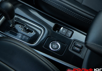 Подержанный автомобиль Mitsubishi Outlander 2020 года (13 фото)