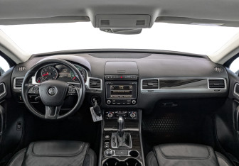 Подержанный автомобиль Volkswagen Touareg 2016 года (14 фото)