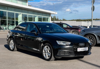 Подержанный автомобиль Audi A4 Sedan 2019 года (3 фото)