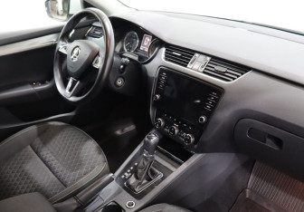 Подержанный автомобиль Skoda Octavia Liftback 2017 года (10 фото)