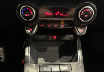 Подержанный автомобиль Kia Rio Sedan 2019 года (16 фото)