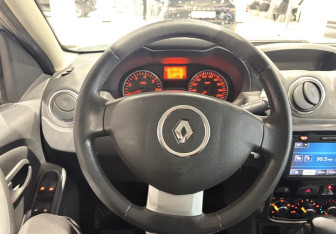 Подержанный автомобиль Renault Duster 2013 года (8 фото)