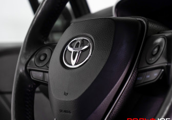 Подержанный автомобиль Toyota Corolla Sedan 2019 года (17 фото)