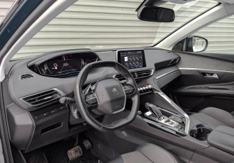 Подержанный автомобиль Peugeot 3008 2021 года (16 фото)
