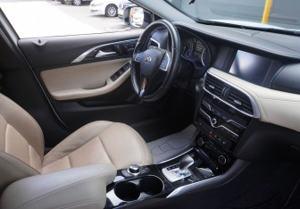 Подержанный автомобиль Infiniti QX30 2017 года (12 фото)