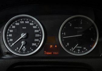 Подержанный автомобиль BMW X6 2008 года (12 фото)