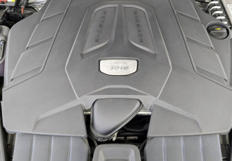 Подержанный автомобиль Porsche Cayenne 2023 года (9 фото)