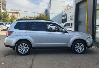 Подержанный автомобиль Subaru Forester Suv 2011 года (4 фото)