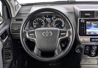 Подержанный автомобиль Toyota Land Cruiser Prado 2019 года (22 фото)