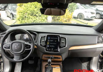 Подержанный автомобиль Volvo XC90 2021 года (10 фото)