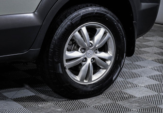 Подержанный автомобиль Hyundai Tucson 2008 года (15 фото)