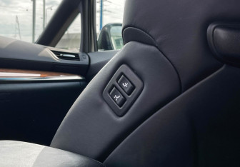 Подержанный автомобиль Toyota Alphard 2017 года (26 фото)