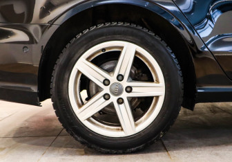 Подержанный автомобиль Audi A3 Sedan 2017 года (27 фото)