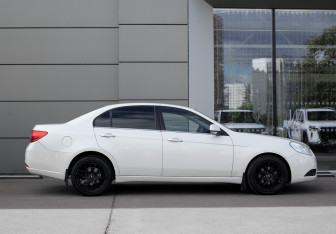 Подержанный автомобиль Chevrolet Epica 2011 года (3 фото)