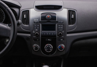 Подержанный автомобиль Kia Cerato Sedan 2010 года (14 фото)