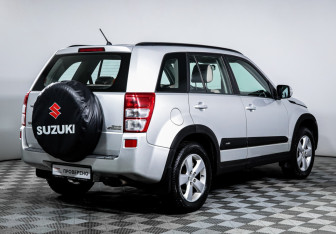 Подержанный автомобиль Suzuki Grand Vitara 2008 года (5 фото)