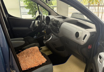 Подержанный автомобиль Citroen Berlingo 2012 года (14 фото)